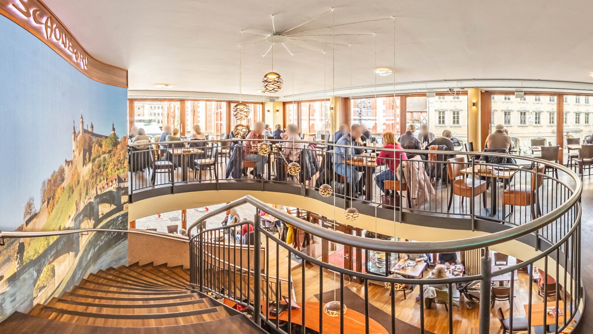 Gastraum des Café Schönborn